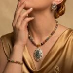 عقد من العقيق مع فواصل هيماتيت مع دلايه رائعه زركون